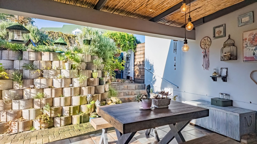 5 Bedroom Property for Sale in Fraaiuitsig Western Cape